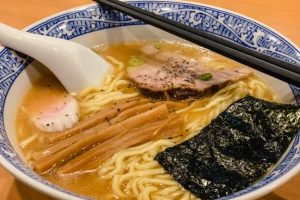 沖縄県のラーメン完全ガイド:ベストスポット15選を味わう 5 沖縄県のラーメン完全ガイド:ベストスポット15選を味わう